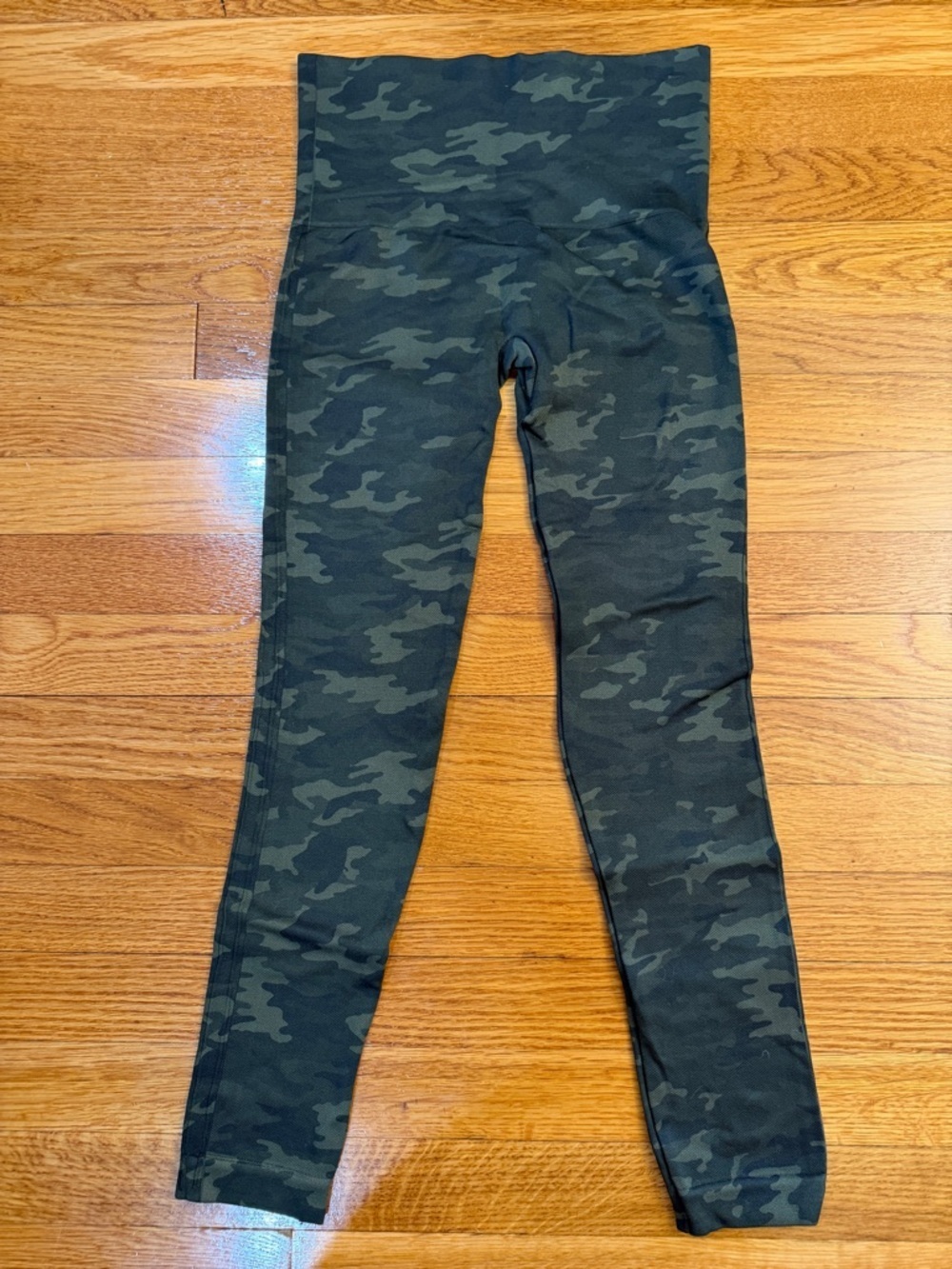 Spanx "Look At Me Now" seamless leggings green camo - Size Medium